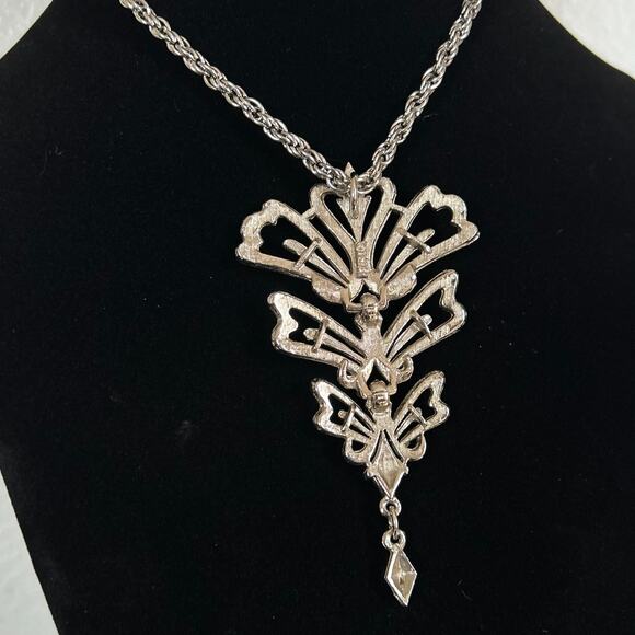 Vintage Lisner Silver Tone Ornate Statement Marked Pendant 18 inch Necklace - Picture 6 of 9